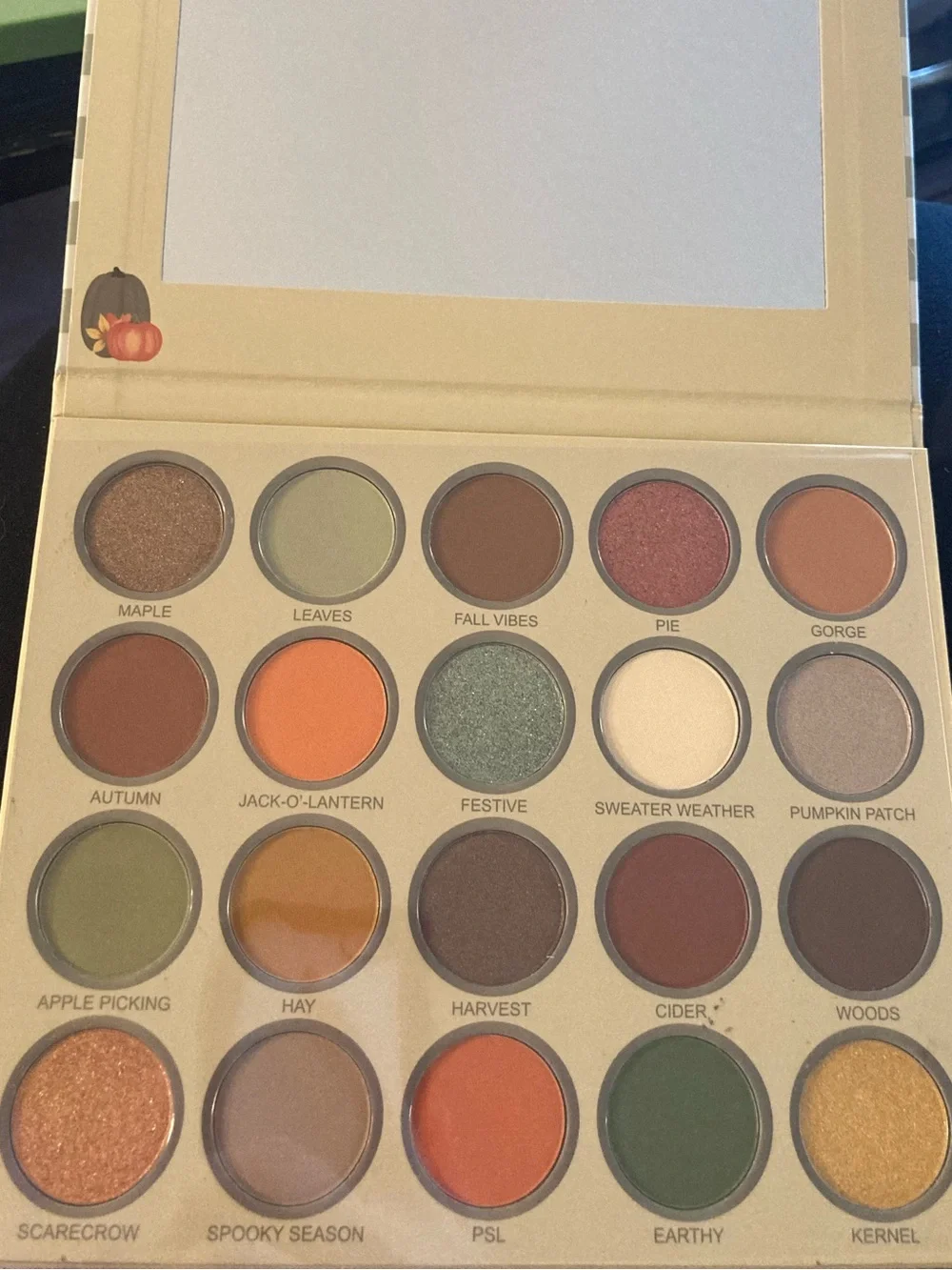 LURELLA 'Pick of the Patch' Eyeshadow Palette - 20 shades - NEVER USED/SWATCHED